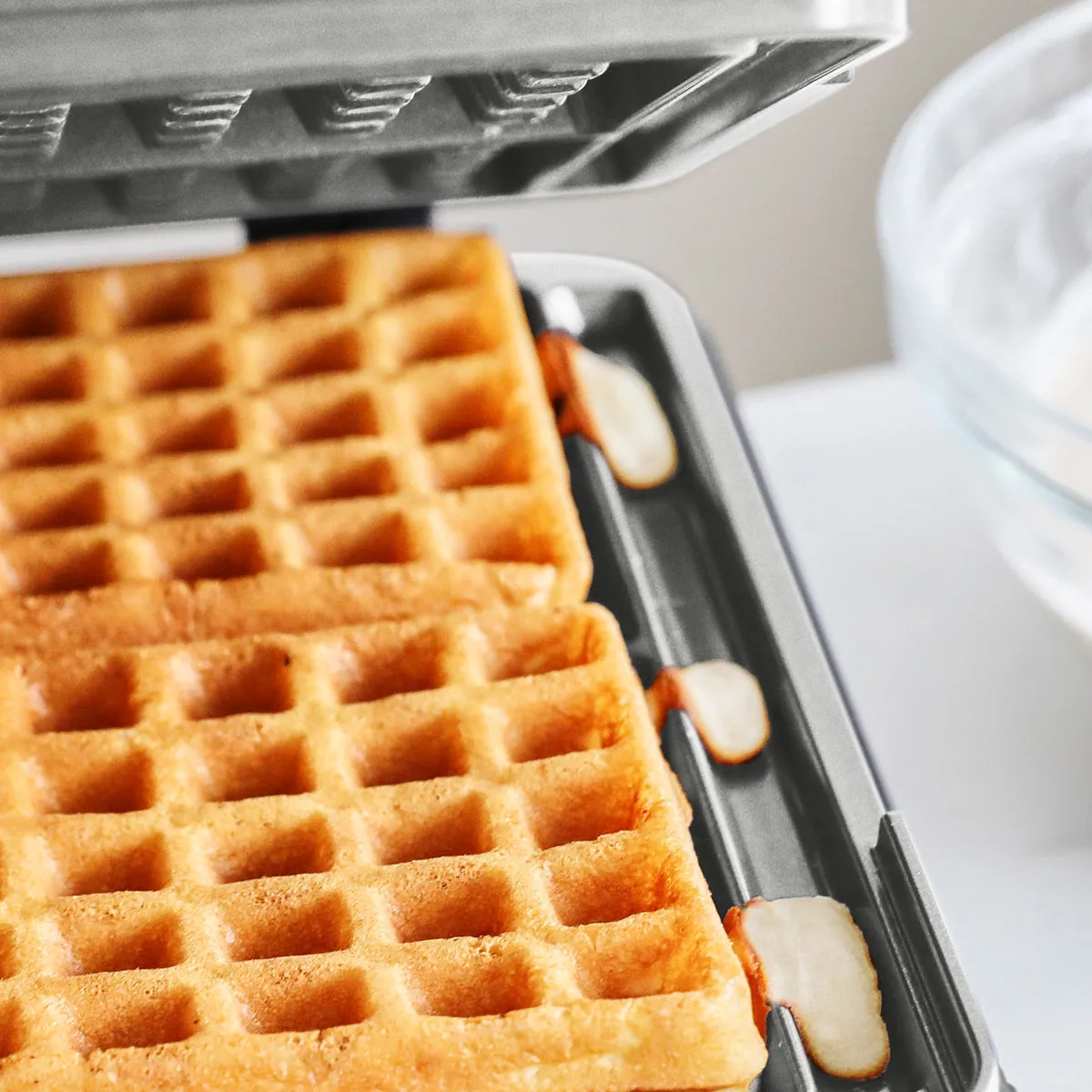 Elite Ceramic Nonstick 4-Square Waffle Maker | Oxford Blue