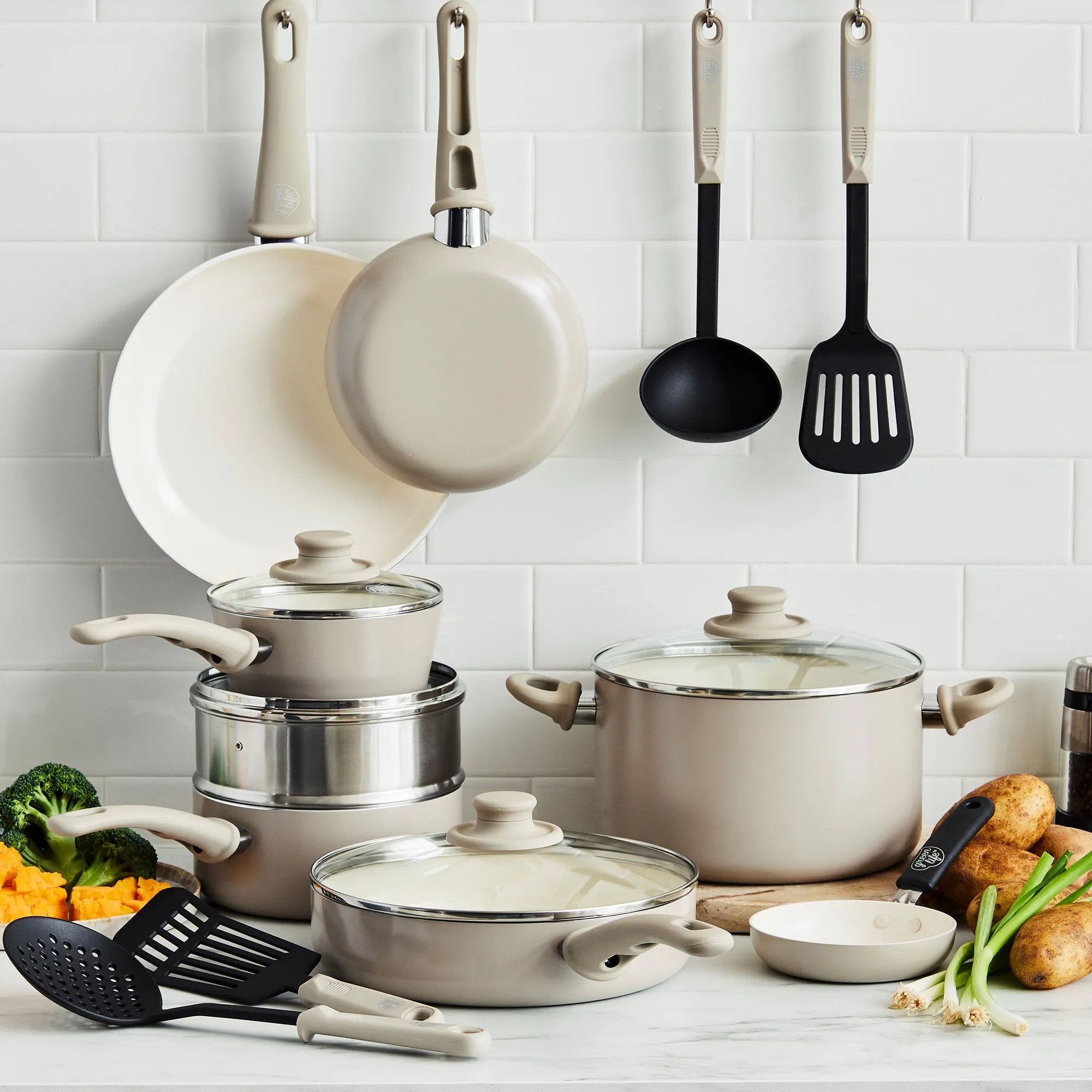 Soft Grip 16-Piece Cookware Set