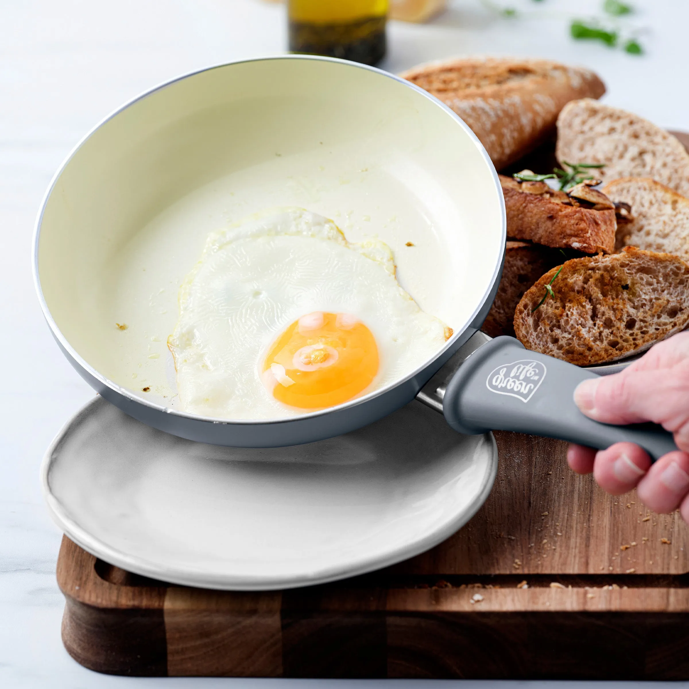 Soft Grip 16-Piece Cookware Set