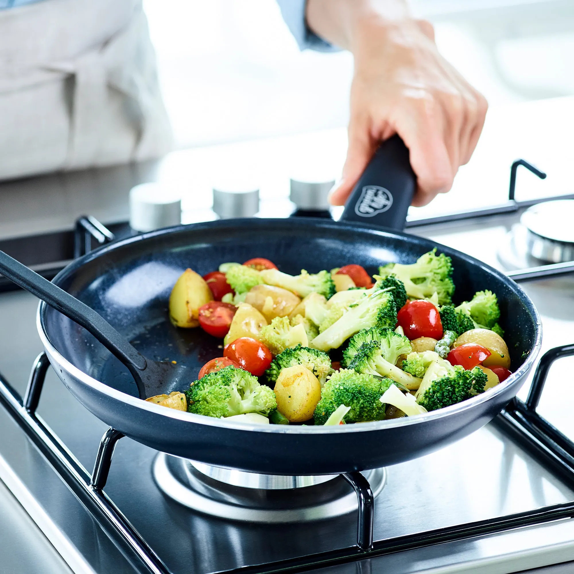 Soft Grip Pro 16-Piece Cookware Set